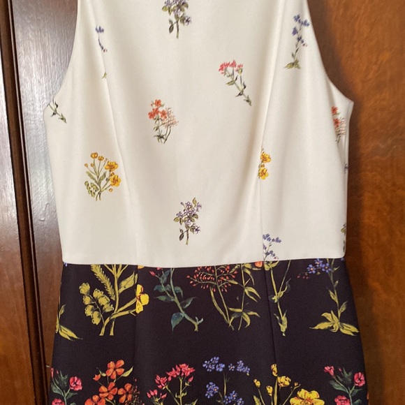 Beautiful H&M floral midi dress😍😍😍 - Picture 5 of 10